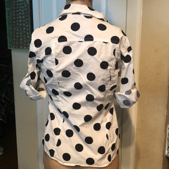 2 BOGO tops with faux leather belt - Picture 5 of 10